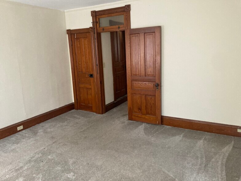 Building Photo - 78 E Main St