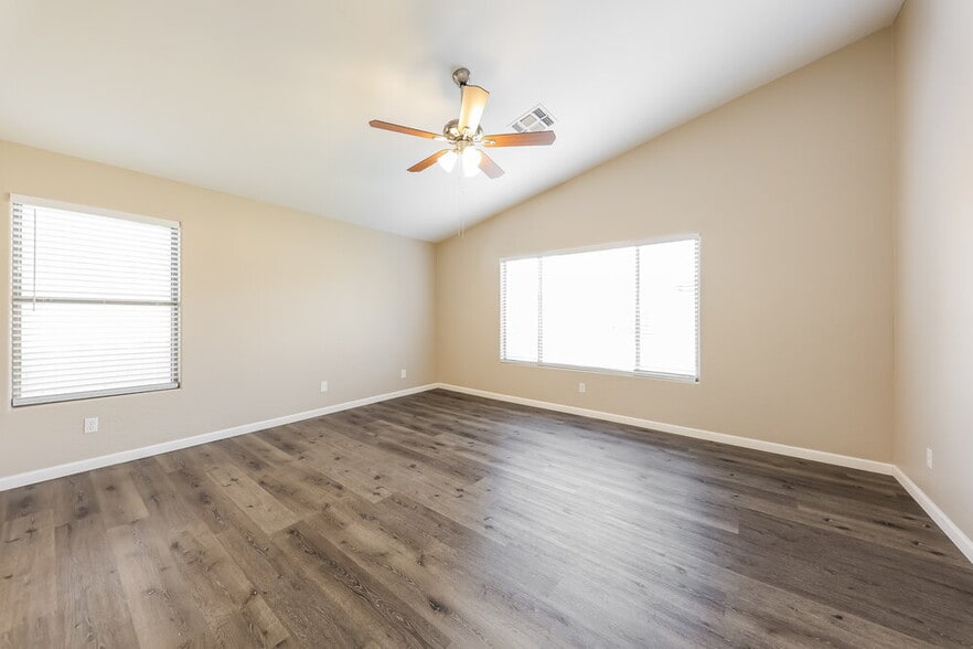 Building Photo - 8748 W Salter Dr