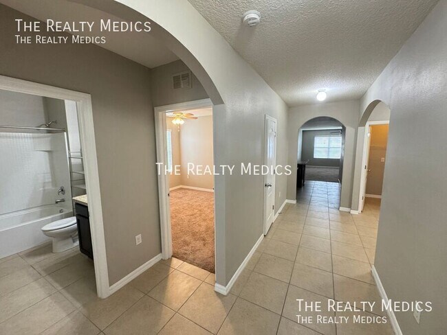 Building Photo - 1665 Laurel Oaks Dr