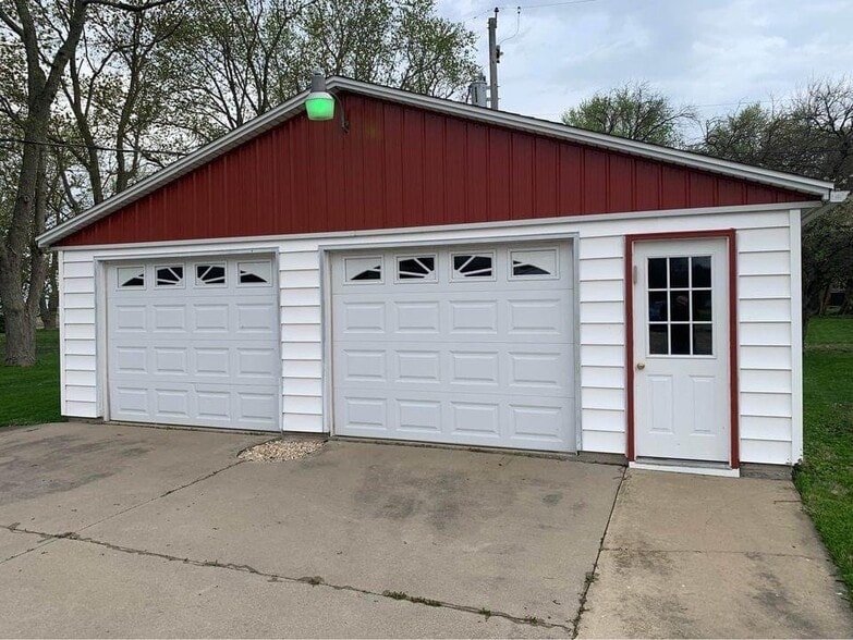 Building Photo - 5110 W Springfield Ave