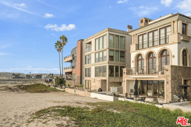 Building Photo - 6209 Ocean Front Walk