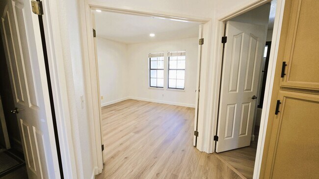 Building Photo - "Spacious, Sunlit Home in a Peaceful Ranch...