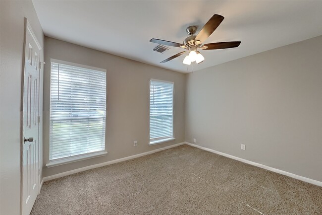 Building Photo - 19018 Oakway Dr