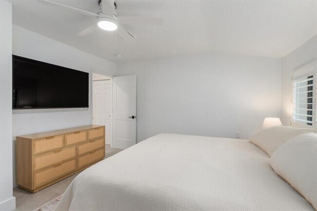 Building Photo - 1950 Nebraska Ave