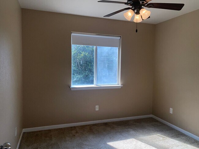 Building Photo - 4 BEDROOM BELTON ISD