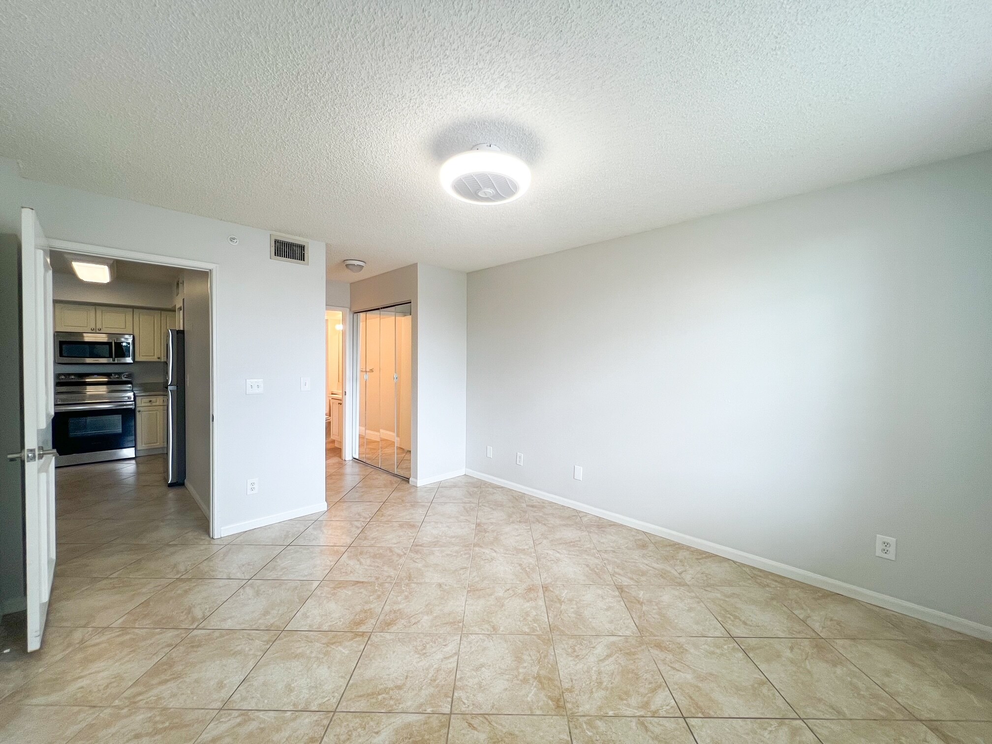 Building Photo - 1265 Wildwood Lakes Blvd