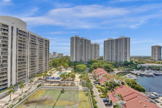 Building Photo - 3610 Yacht Club Dr