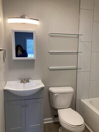 Building Photo - Newly Renovated 2 Bedroom Home!!