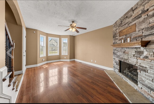 Building Photo - 546 Falkland Cir