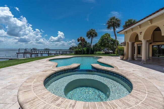 Building Photo - 5810 Bahama Shores Dr S