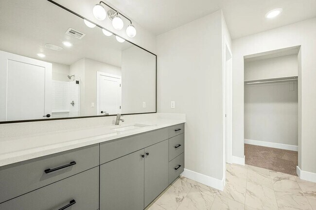 Building Photo - 3983 Razor Dr