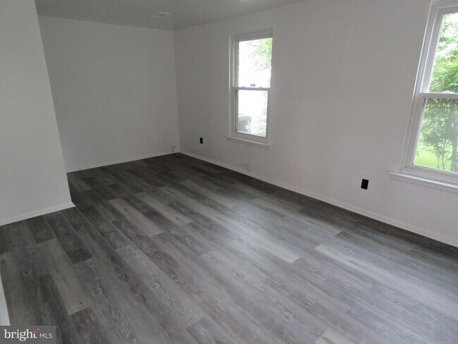 Building Photo - 6261 Patrick Henry Ct
