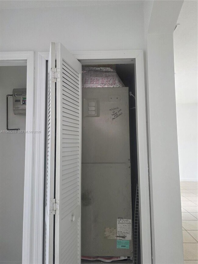 Building Photo - 10206 SW 161st Ave