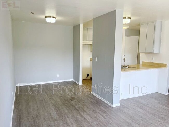 Building Photo - 1507 N Durant St