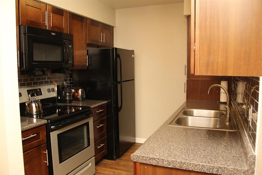 Lakefront Apartments 4302 N Market St Shreveport LA 71107 Apartment