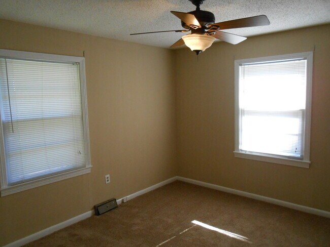 Building Photo - 102 Wheeler Dr