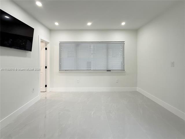 Building Photo - 927 SW 18th Ave