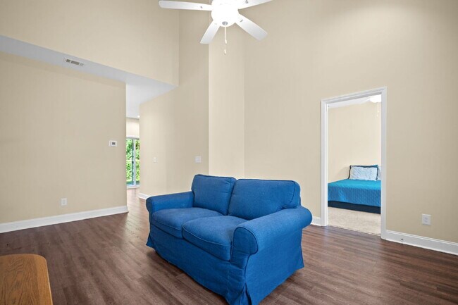 Building Photo - 3 Bedroom 2.5 Bath home in Azalea Square