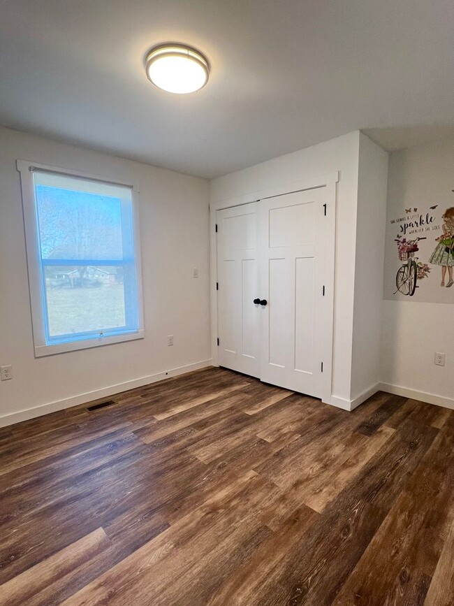 Building Photo - Charming 3 Bedroom 2 Bath home, Convenient NW Asheville location!