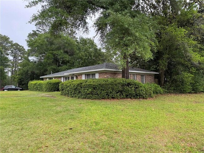Building Photo - 5855 Woodvale Dr
