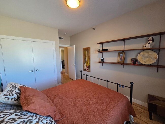 Building Photo - 221 E 5th St