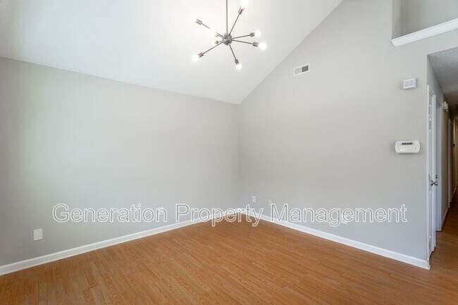 Building Photo - 2005 S Lyerly St