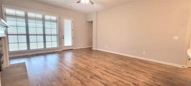 Building Photo - 844 Hedgefield Way