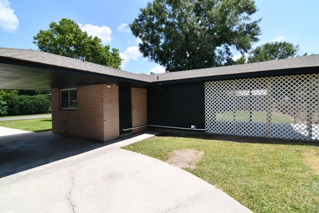 Building Photo - Newly updated, 3 bedroom, 1.5 bath home in Baker