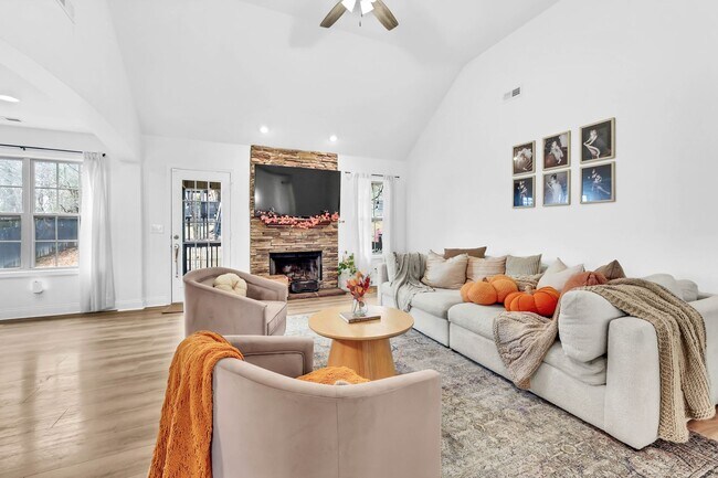 Building Photo - 1838 Patricia Dr