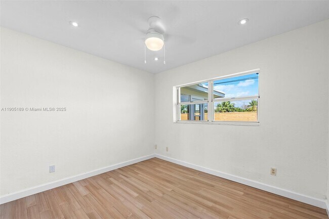 Building Photo - 9411 Jamaica Dr