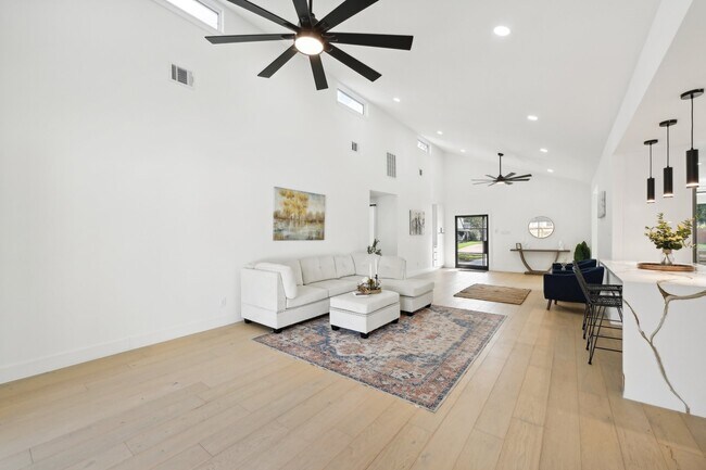 Building Photo - 3729 Rio Vista St