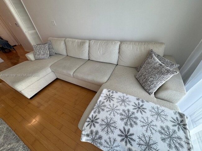 Building Photo - 1155 Brickell Bay Dr