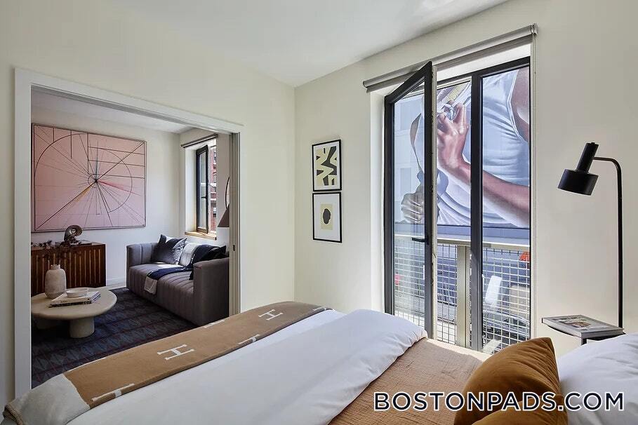 Building Photo - 87 Oxford St