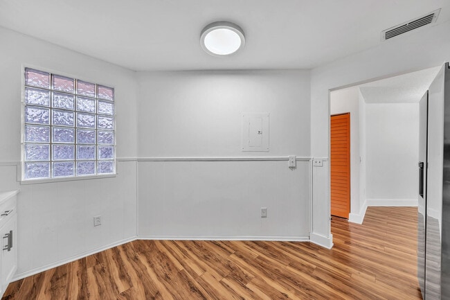 Building Photo - 4111 Coral Tree Cir