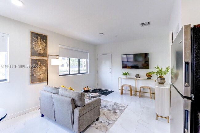 Building Photo - 339 W 78th Rd