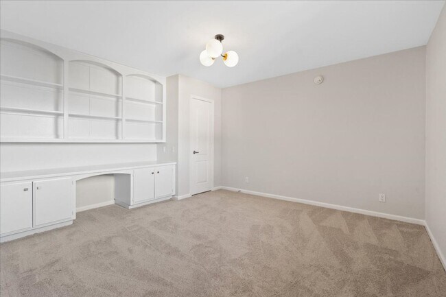 Building Photo - 669 Oakmont Ave
