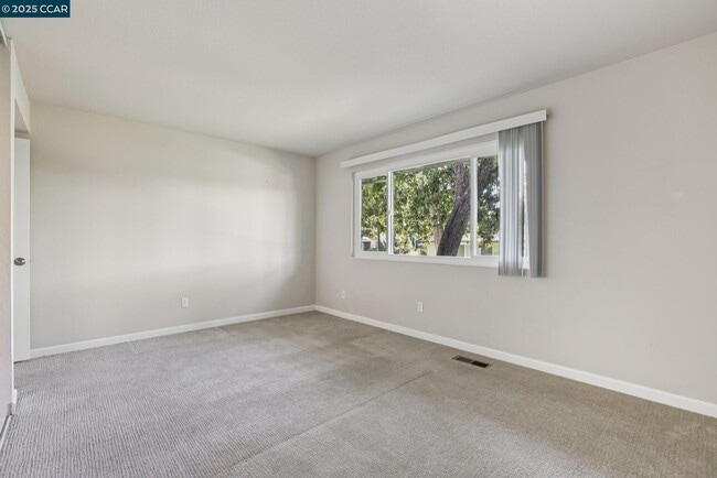 Building Photo - 1035 Alta Mesa Dr
