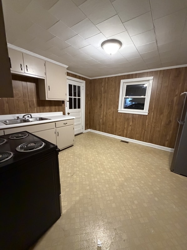 Building Photo - 1470 Hilltop St