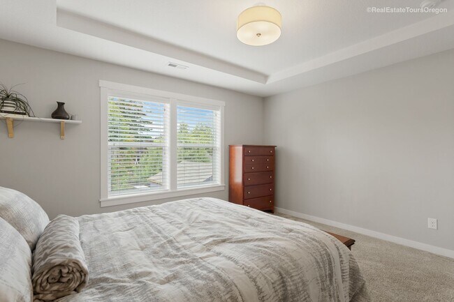 Building Photo - Bright and Modern Home Near Woodstock with...