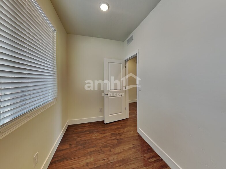 Building Photo - 871 N Rivermist Pl