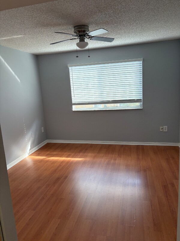 Building Photo - 900 Crestwood Ct S