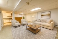 Building Photo - 1321 Manor Ln