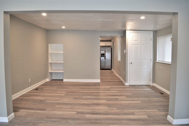 Building Photo - Amazing 3 bed, 1.5 bath, rental home in So...