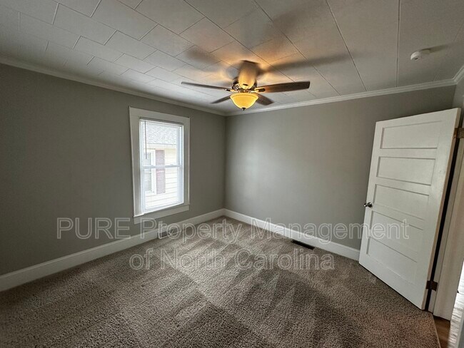Building Photo - 1101 Woodlawn St
