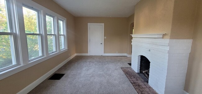 Building Photo - 1602 Price St