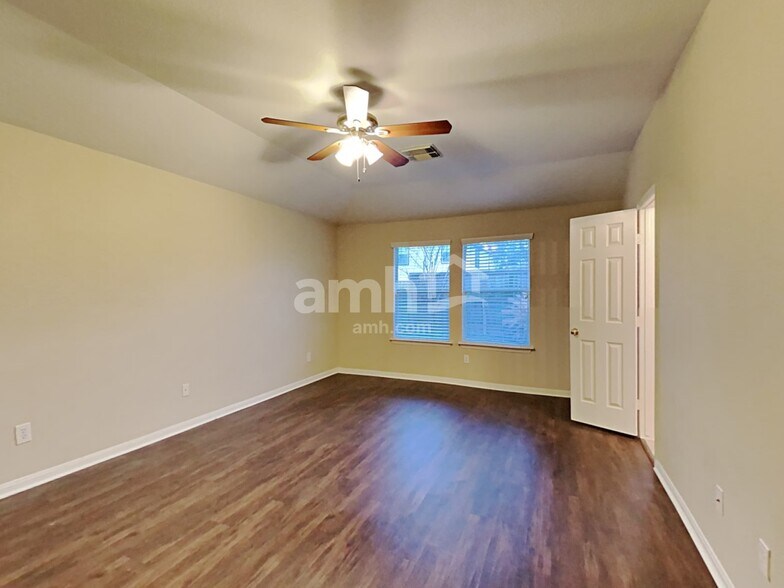 Building Photo - 3318 Falcon Trail Dr