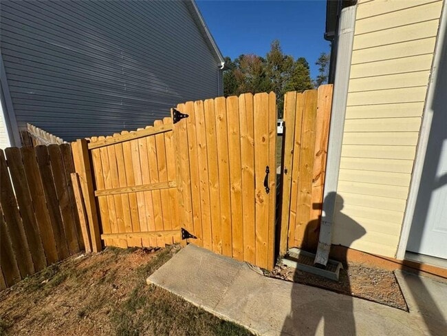 Building Photo - 870 Ashland Park Way SE