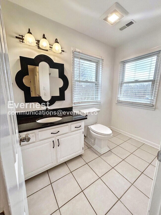 Building Photo - 3501 Shaker Dr