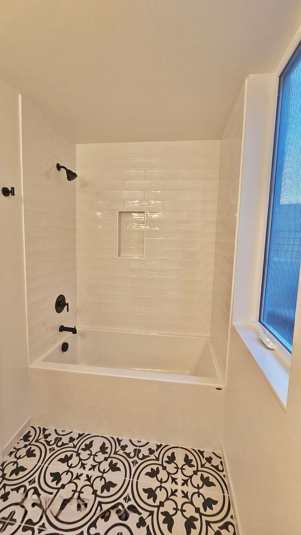 Building Photo - Brand New 2 Bed 2 Bath Townhome in North B...