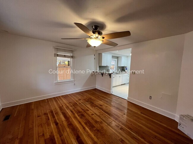 Building Photo - 2 bed house in incredible location!